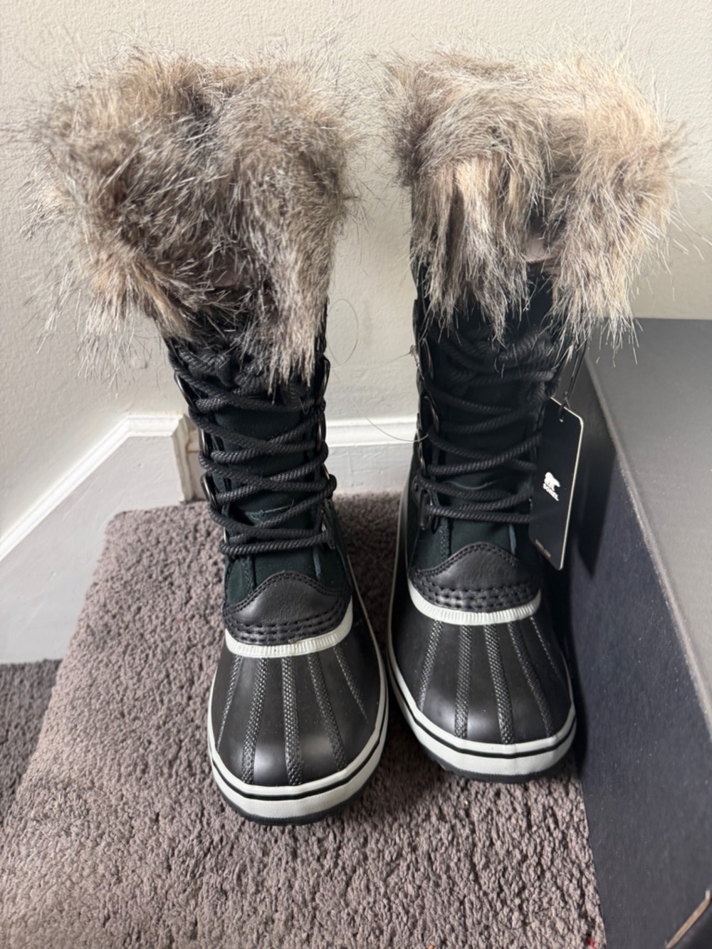 Sorel Women's Green Winter Boots with Faux Fur Trim